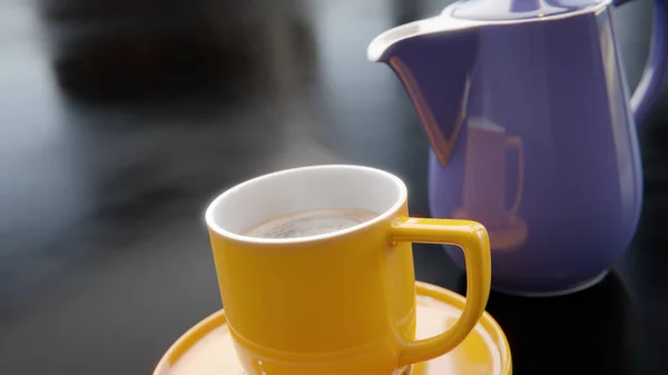 鍋でコーヒーを熱いカップ 3Dイラスト — ストック写真