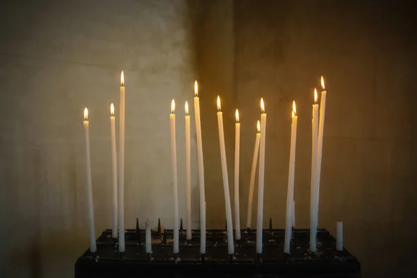 Uma Imagem Algumas Velas Típicas Uma Igreja Com Espaço Para — Fotografia de Stock