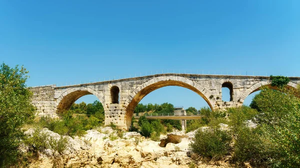 Pont Julien Fransa Köprüsünün Görüntüsü — Stok fotoğraf