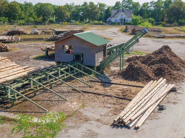 Bild Einer Holzfabrik Mit Baumstämmen — Stockfoto