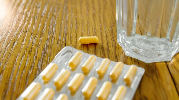 Immagine Alcune Pillole Gialle Blister — Foto Stock