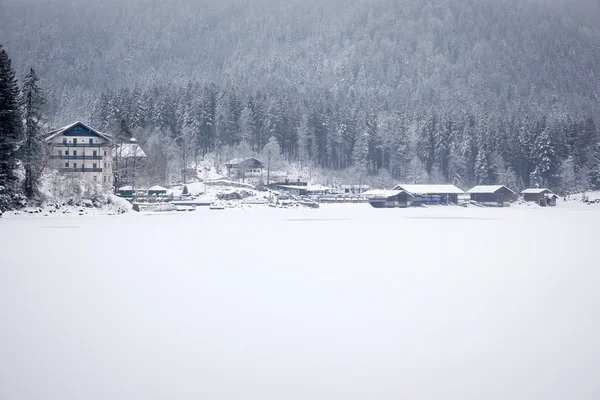 Eibsee à la saison d'hiver — Photo