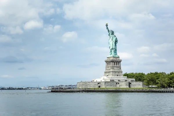 Статуя свободы в Нью-Йорке — стоковое фото