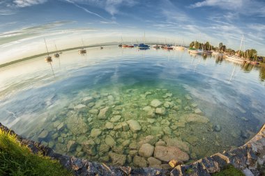 Starnberg Gölü'nün balıkgözü görünümü