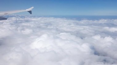 Bulutların üzerinde uçuş
