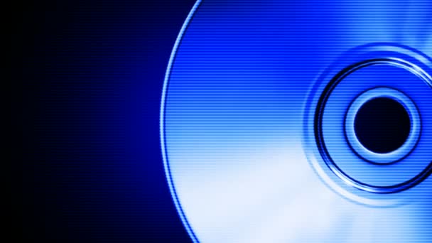 Spinnen blauwe compact disk op een zwarte achtergrond (naadloze loops) — Stockvideo