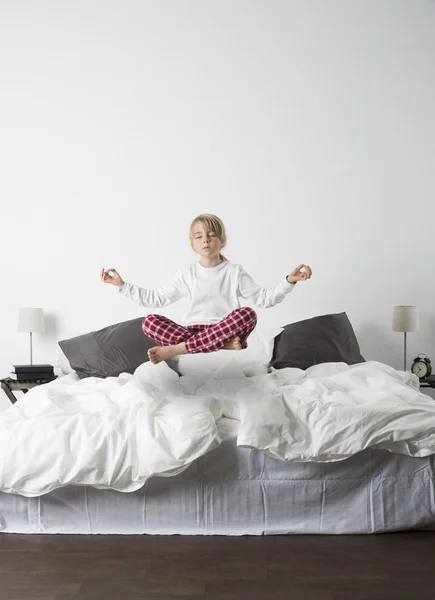 Meditating Girl Floating — Stock Photo, Image