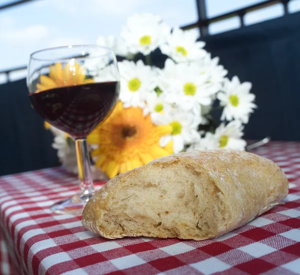 酒和面包 — 图库照片