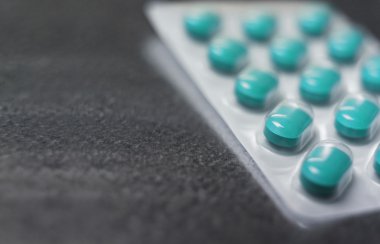Vakumlu Ambalaj Turqouise tıp hapları yakın çekim