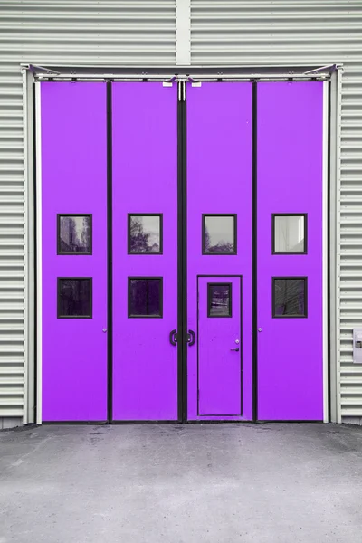 Purple Garage Door on a warehouse building — Stock Photo, Image