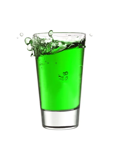 Βουτιά σε ένα ποτήρι πράσινο λεμονάδα — Φωτογραφία Αρχείου