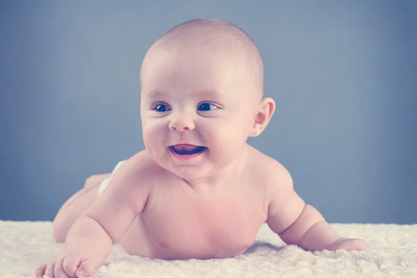 Baby auf Bauch instagram — Stockfoto