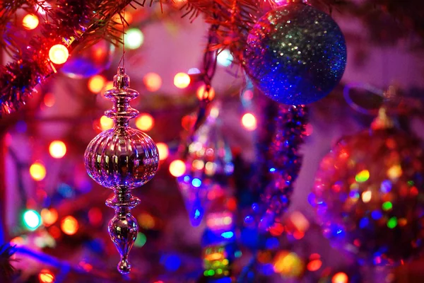 Χριστουγεννιάτικα στολίδια και τα φώτα — Φωτογραφία Αρχείου