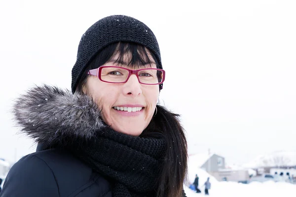 Portret zimowy kobieta w średnim wieku — Zdjęcie stockowe