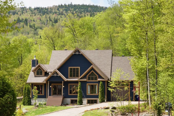 House in the country — Stock Photo, Image