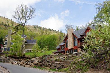 Tepelerde büyük evler