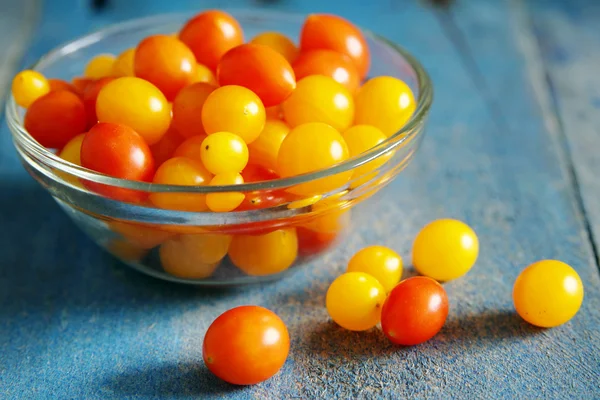 赤と黄色のトマト自然光 — ストック写真