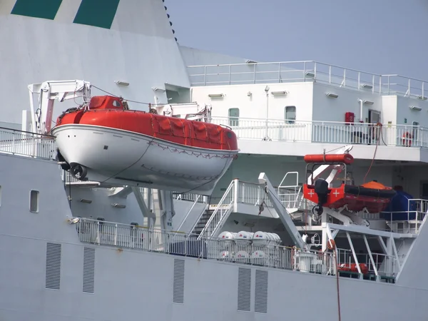 Rescue lifeboat on ship — Stock Photo, Image