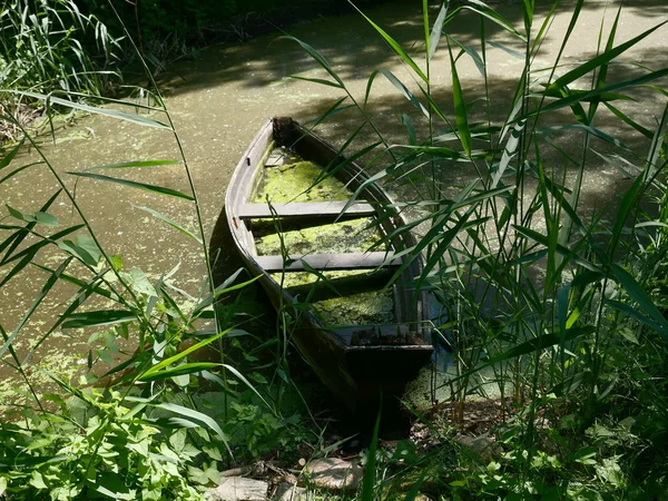 Vecchia barca affondata — Foto Stock