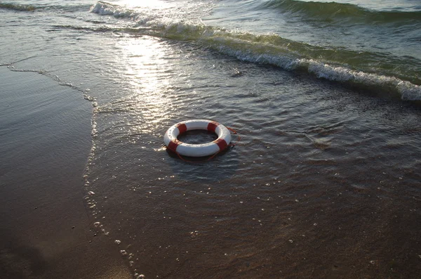 Roue de secours rouge et blanche — Photo