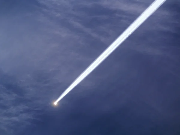 Meteoro voador no céu — Fotografia de Stock