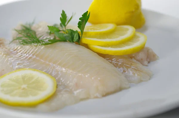 Filete de pescado fresco de bacalao crudo — Foto de Stock