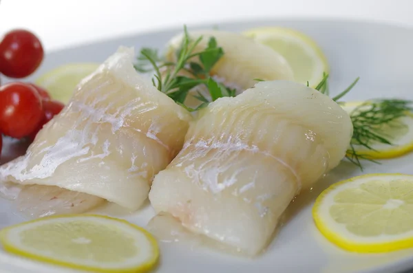 Filete de pescado fresco de bacalao crudo —  Fotos de Stock
