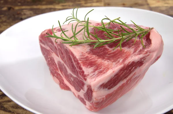 Raw chuck steak — Stock Photo, Image