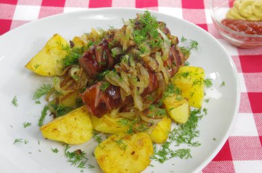 domuz sosisi patates ile 