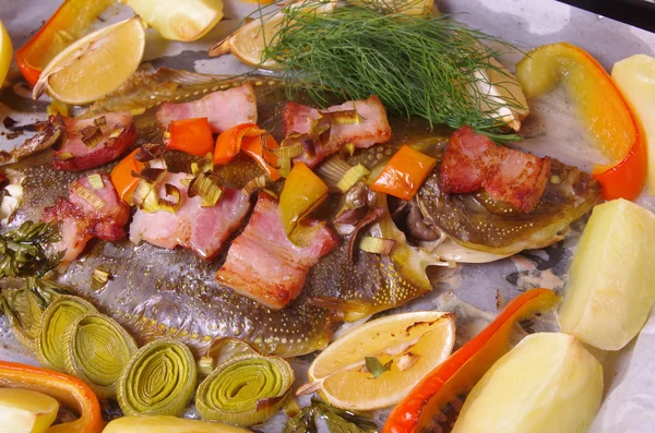 Lenguado de pescado al horno —  Fotos de Stock