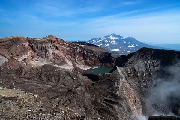 Vue du volcan depuis le bord du cratère — Photo