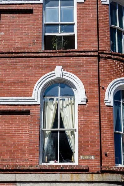 Fore Street üzerinde beyaz pencere — Stok fotoğraf
