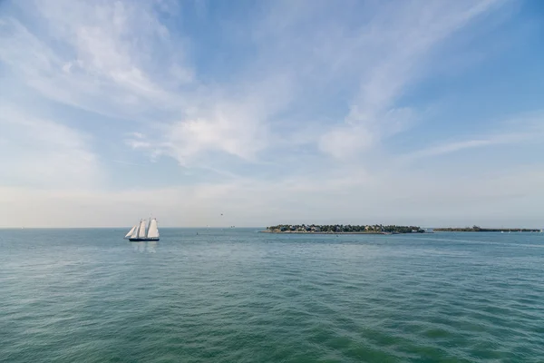 Białe Clipper statku na morze Aqua — Zdjęcie stockowe