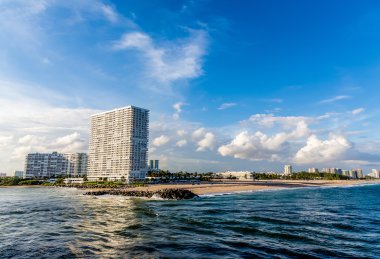 Fort Lauderdale Beach üzerinde modern kınamak
