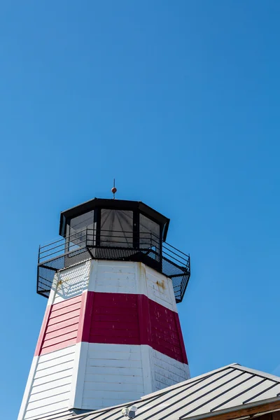 Farol vermelho e branco — Fotografia de Stock