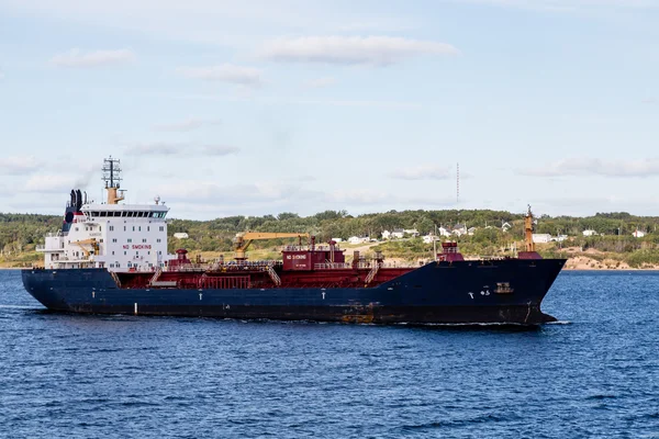 Petrolero masivo frente a la costa de Maine — Foto de Stock