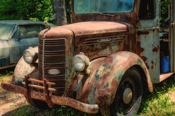 Caminhão velho Rusty Mack — Fotografia de Stock