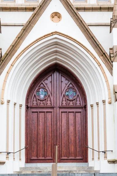 Oude kerk deur in vele bogen — Stockfoto