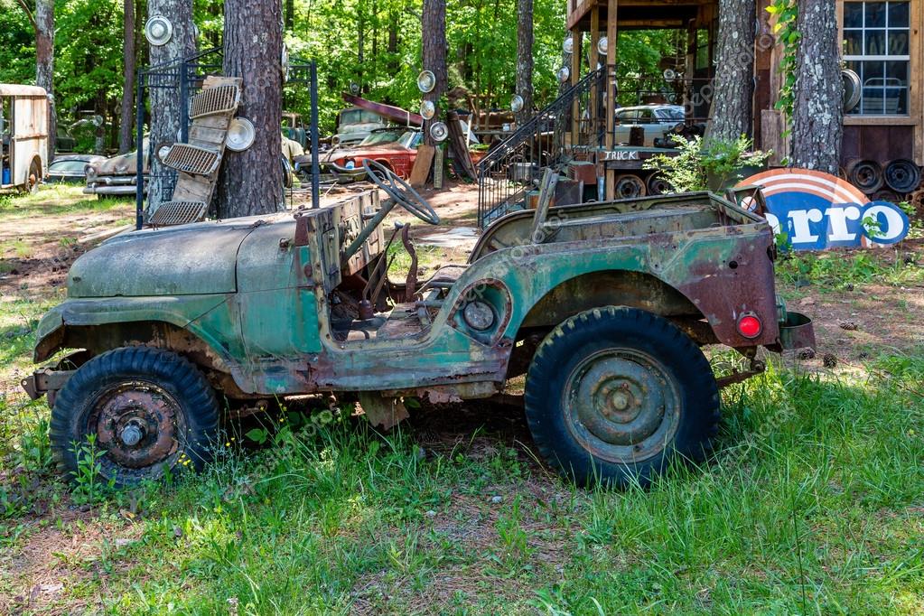 Old Army Jeep in Junkyard Stock Editorial Photo © dbvirago 106674926