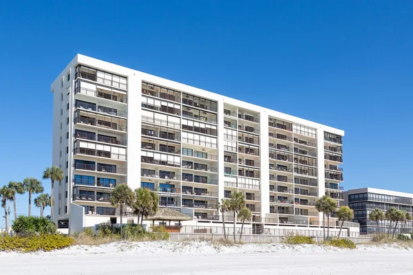 Modern White Beach Hotel — Stock Photo, Image