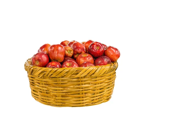 Panier de pommes dans la cuisine commerciale sur blanc — Photo