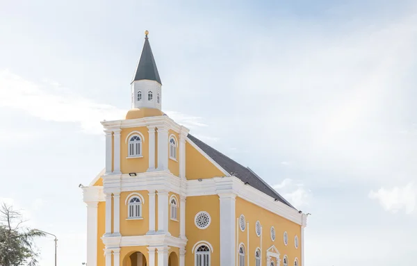Κλασικό κίτρινο εκκλησία στο Κουρασάο — Φωτογραφία Αρχείου