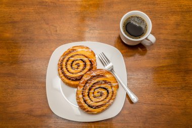 Rulo tarçın ve kahve yukarıdan