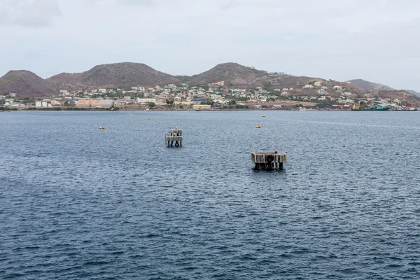 Amarrages de béton au large des côtes de St Kitts — Photo
