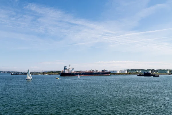 Tankerle iki yelkenli — Stok fotoğraf