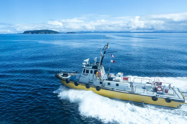 Barco piloto en azul — Foto de Stock