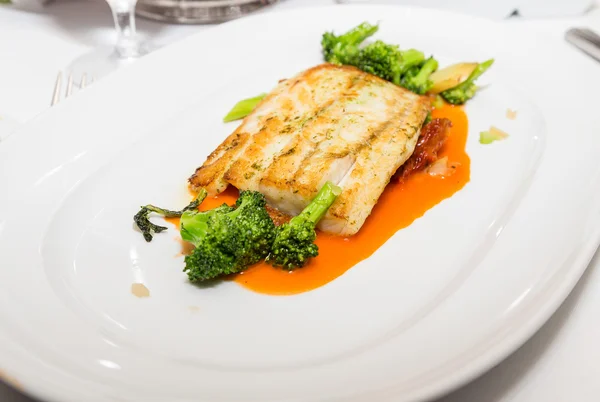 Tilapia och Broccoli — Stockfoto