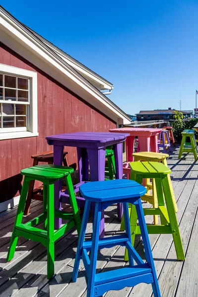 Tabourets et Tables en Bois Coloré — Photo