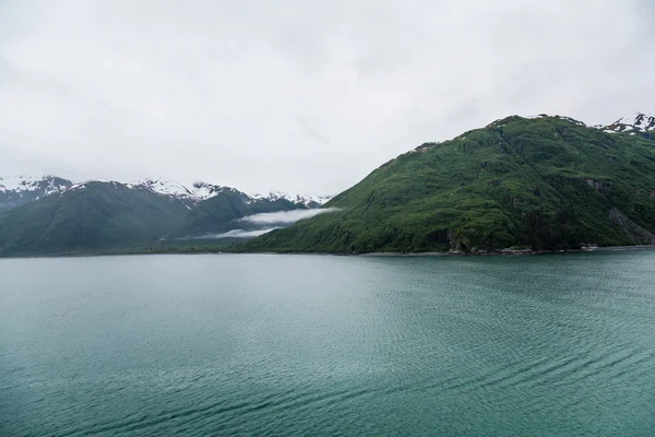 Côte de la baie des Glaciers en Alaska — Photo