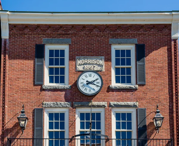 Iron Light Fixtures on Old Brick Building — Stock Photo, Image